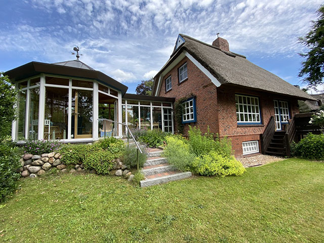 Reetdachhaus auf 2.900 Quadratmetern Grund